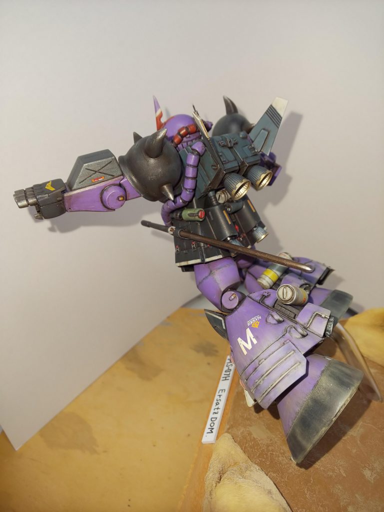 エアザッツ乗り に定番だったのがバズーカとヒート剣を装備することだった。

マニピュレーターはパイロットの好みで通常のハンドとマシンガンハンドの選択が可能。
ヒートロッドは H型に関しては廃止されている。

Ｘ軸方向の推進器の殆どがロケットで、高い機動力と引き換えに劣悪な燃費の本機はインターセプターとしての性質が強く、一撃離脱戦法を常としていた。