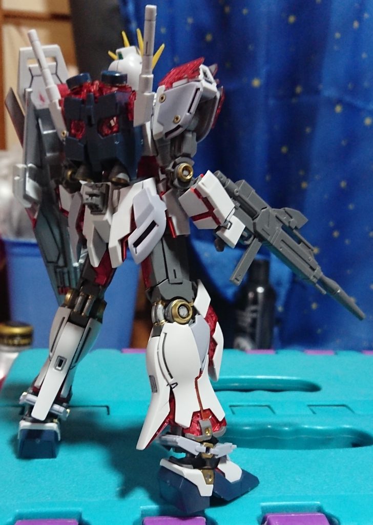 しかし前のジーエンと違い組み立てながら塗装したのが災いして所々にマーカーが飛んでる……しっかりしろ俺!