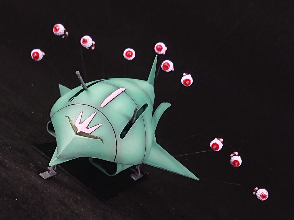 ビットせっかく塗り分けたのに付けるとこないので台座作って真鍮線で浮かせました