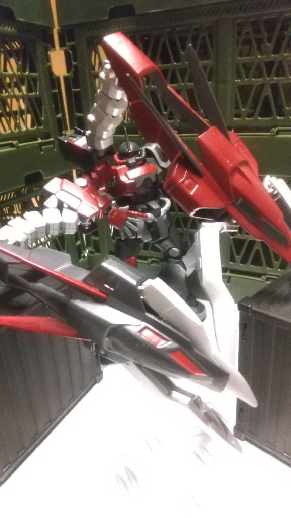 完成時はハングで機体を支えれていたのですが経年劣化で関節がユルユルになって無理でした(笑)