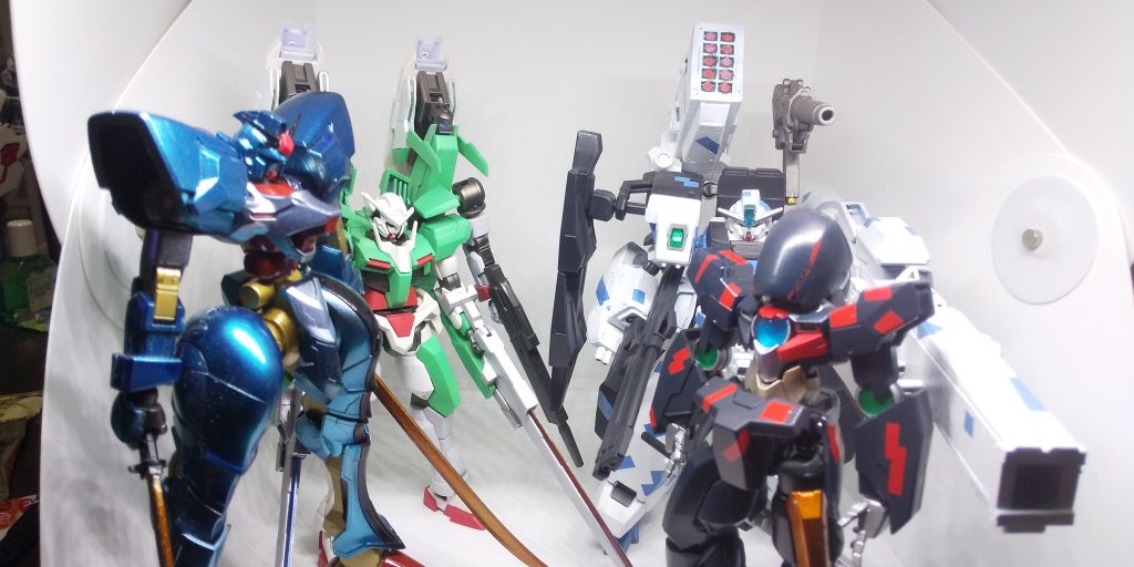 ブースに無理やり詰めてみる。
アズールが縦にデカくてシュトラールが奥にデカくてフィールウィンドがトップヘビーでニュクスの刀が邪魔。
*「オイオイオイ」「死ぬわブース」*