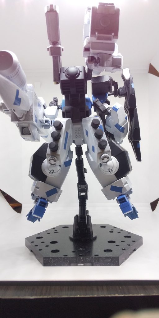 うしろすーがた。
シールドビットはちょっとの衝撃でバラけたので固定。
ちくしょうめ。