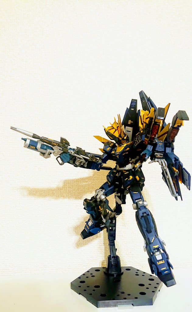 本体のみユニコーンモード状態。
こっちのほうが好きかも。
ただ塗装が厚くなった影響かアンテナがピッタリくっついてないのがちょっと残念(--;)