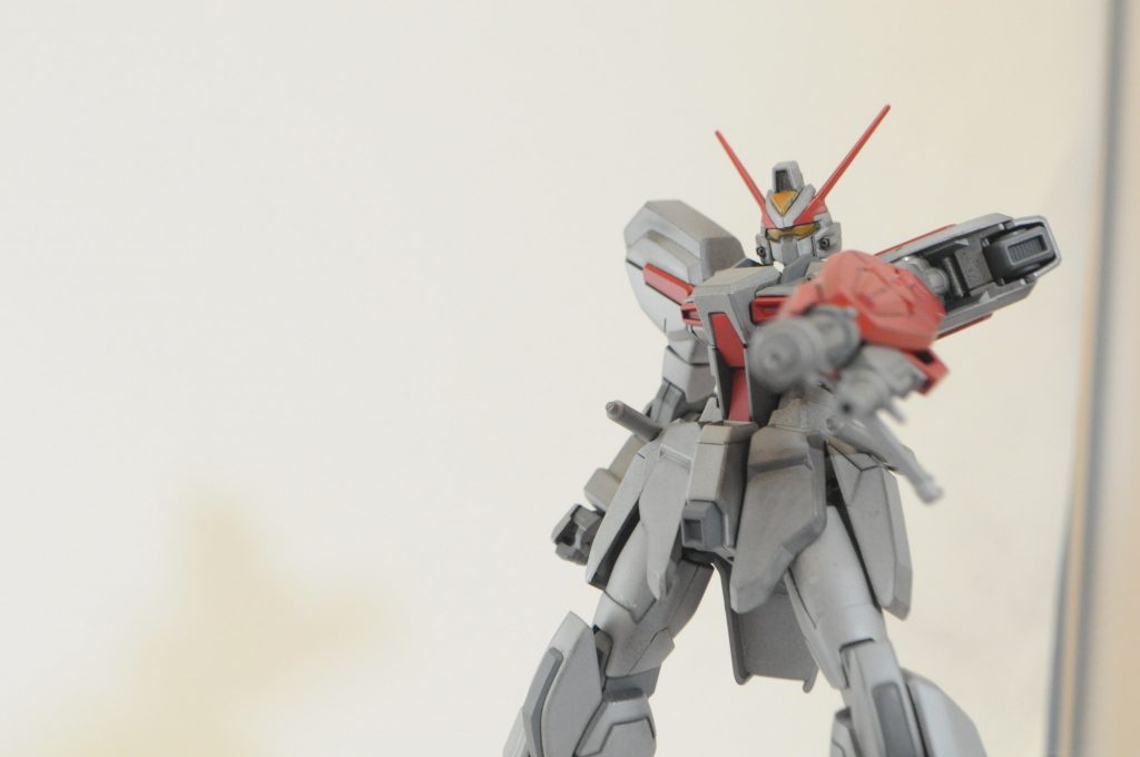 難民キャンプ襲撃用MS。その任務内容から通常の部隊での運用を考慮されていない。
ブレイク・ザ・ワールド事件により誘発した地球上でのコーディネーターによるテロが行われた際、ファントムペインによる難民キャンプへの攻撃が行われた。その際に主に使用されたMSは105スローターダガーである。脚部12.5mm対人機関砲は制圧に大きな効果を挙げたが、今後類似のテロが起こった際に備えて、これと同等またはそれ以上の対人制圧能力を有する機体が求められた。その１プランとして提案されたのが、当時最新機種ウィンダムのバリエーションである本機だ。死体の処理の手間が省け、襲撃についても火事だったと割り切れることが炎による制圧であり、本機はそれを可能にした。たかが難民キャンプ襲撃に最新機を使用するのかといった疑問は当然発生したが、今後のウインダム配備を考慮すると旧式のダガー系列を使用するよりもウィンダムをベースに使用したほうが整備などの観点からいいんじゃないかということで押し切られた。なお本機は、その任務の特殊さから活躍の機会がほとんどなく、実機の存在すら危うい。それにこの機体の存在を環境保護を目的とするブルーコスモスが許すかどうかも怪しい。