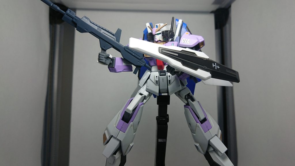 シールドはガンダムナドレから。