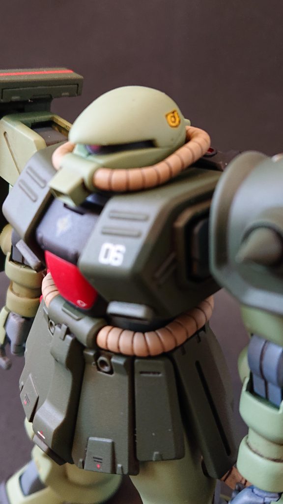 頭部のひさしを延長して目付きを悪くしました。