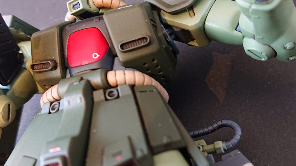 胸のダクトもディテールアップしました。