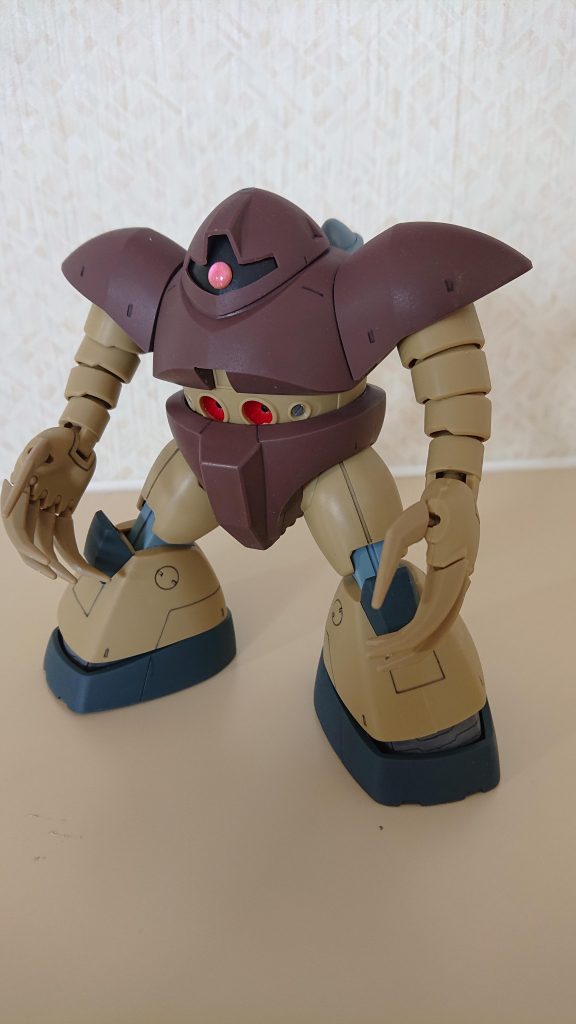 ゴッグさんです。初めてモノアイをHアイズにしたキットです。