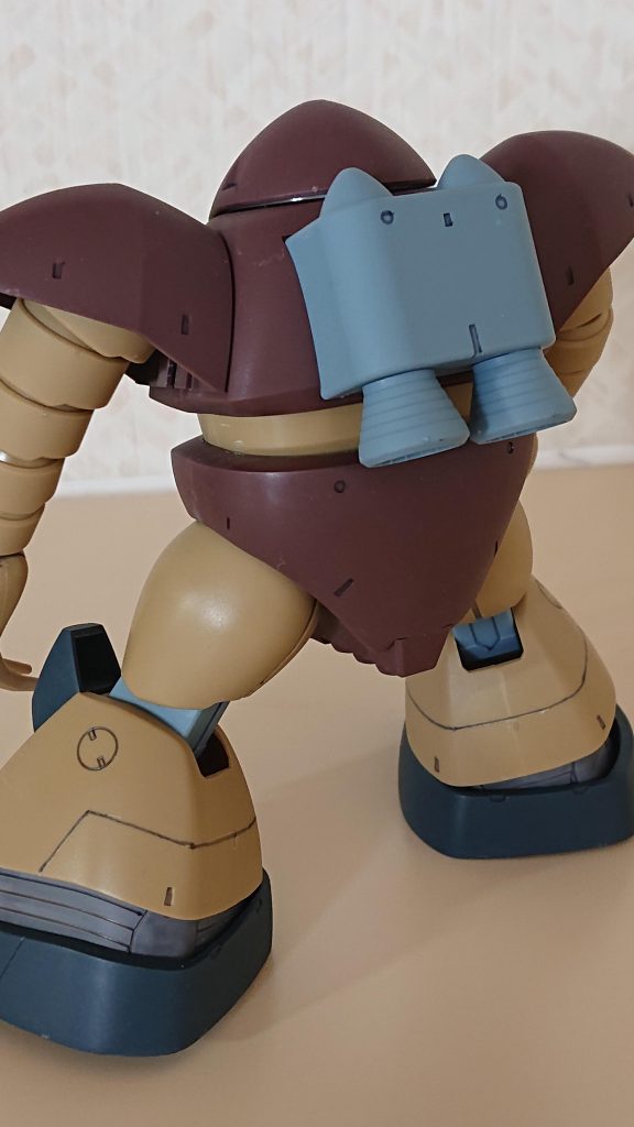 脚にスジ彫りもしました。