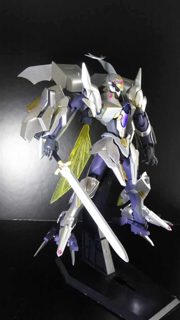 「何番煎じだよ!?」とツッコミが来ることは十分に予想できますが…
今回はオーラバトラー:サーバインをモチーフとして作成しました。
機体名称は**ヴェイ**ガン製MS(サー**バイン**風)=「**ヴェイバイン**」です。