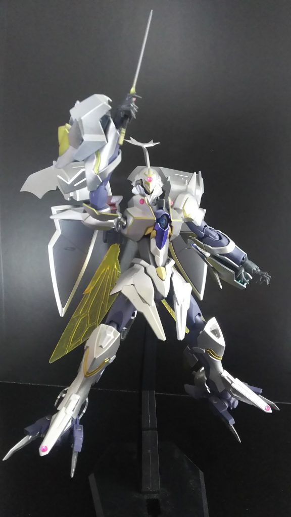 翅と一部ジョイントパーツを除いて、ほぼガンプラで構成されています。
残念ながら翅は既製品から拝借しました…
本来ぴんばいす式ではオリジナルを使わないのがモットーですが、
こればっかりはどうにもならなかったんですごめんなさいm(_ _)m