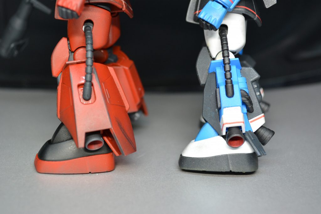 さらにR1-A型(R-1型)とR-2型のそれぞれの判別方法は脚を見ます。
バーニア剥き出しがR1-A型(R-1型)。
カバーが付いているのがR-2型となります。