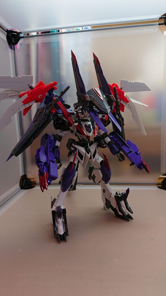 厄竜形態
エデンがドラゴンに変形した姿
この姿になるとエデンは自我を失い全てを敵と見なして攻撃する
その攻撃は敵がいなくなるまで止まることはない