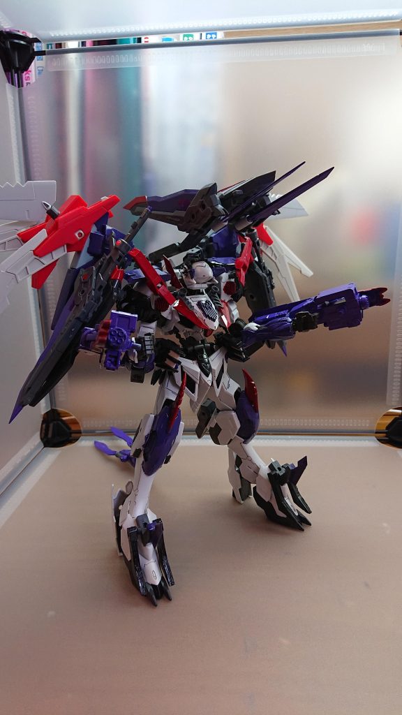 破壊本能に従い暴れまわる厄竜の咆哮は空を暗雲に包み込まれ大地は揺れ、大災害を引き起こす
その姿は正に災厄をもたらす存在である