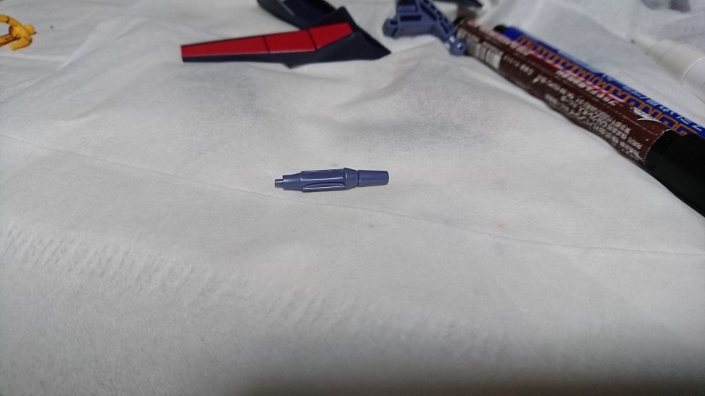 サーベルのパーツ反対に接着したらキュベレイみたいにサーベルとしてもビームガンとしても使える気がした。