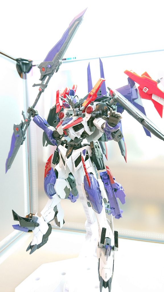 ディストピアを連結させて回転させることで巨大な竜巻を生み出し全ての敵を巻き込み攻撃する