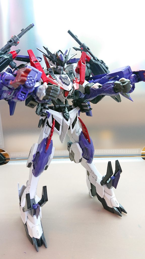 狙撃による戦闘ではガントレットバスターに搭載されているガトリングと腰にあるミサイルで攻撃を仕掛ける