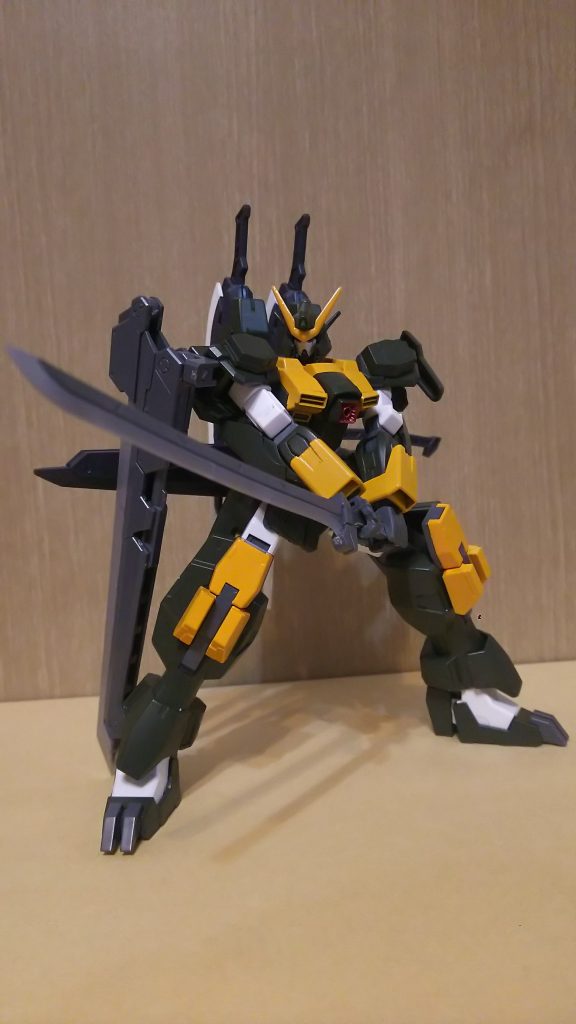 ギミックはそのままなので大型剣、太刀、シースブレード、ブレードトンファー、ガンモードに変形できます。