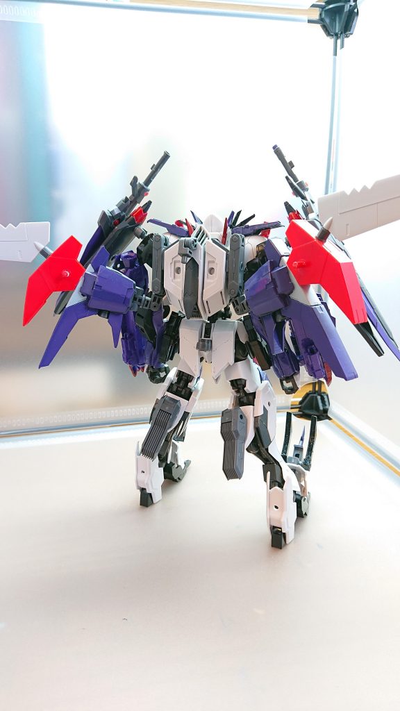 フェーズ2のウイングがなくなったが飛行能力は失っておらずフェーズ2で得意だった奇襲攻撃も可能である