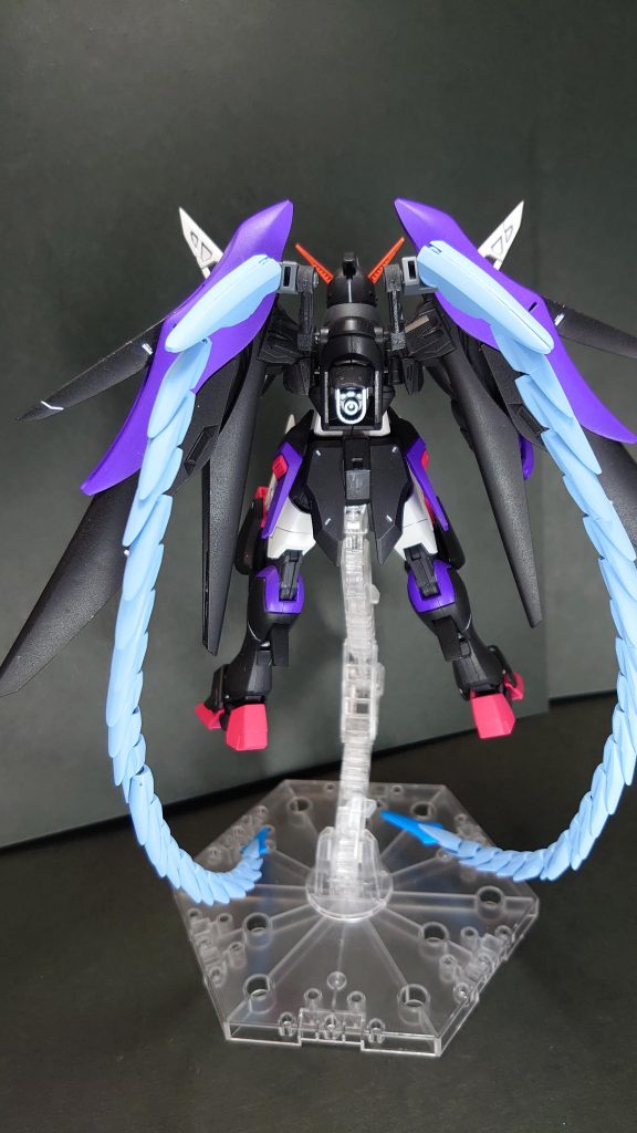 背面
煌ギラーガの尻尾を使い、飛鳥のエクステを再現してあります。