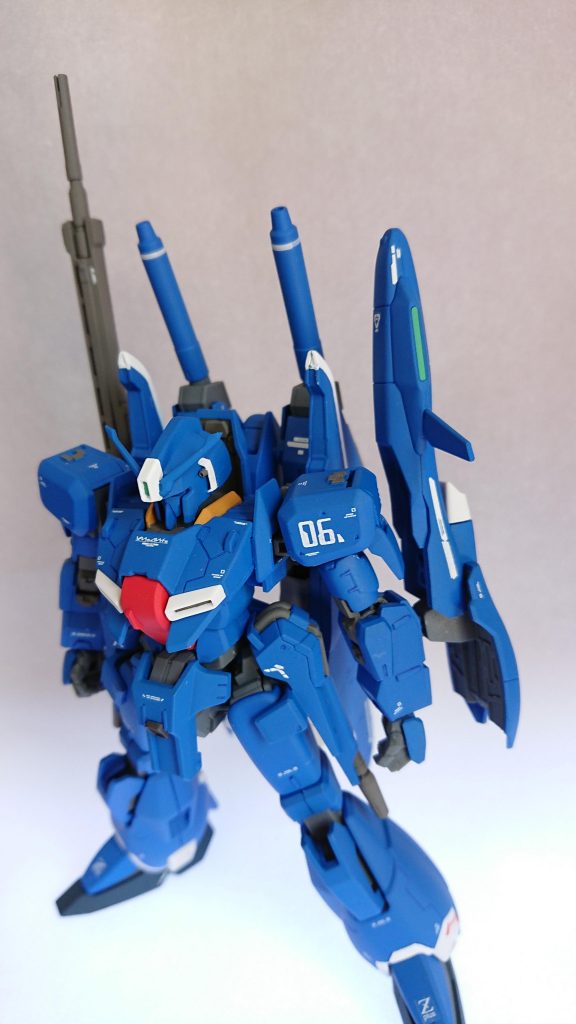 各所少しだけディテール追加あり。フェイスは少し奥に調整。可動範囲が狭く、派手なポーズがとれなくて基本素立ちで飾ってます(゚ω゚)