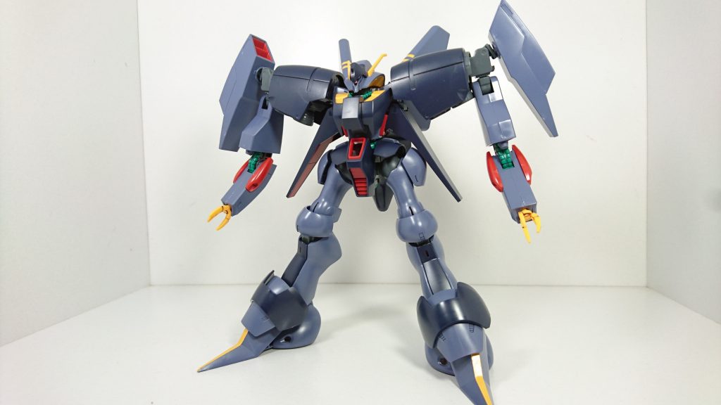 パチ組みバイアラン。組んでみて思いました。これ…いいなぁって。掌に収まらない感じが実に良き。