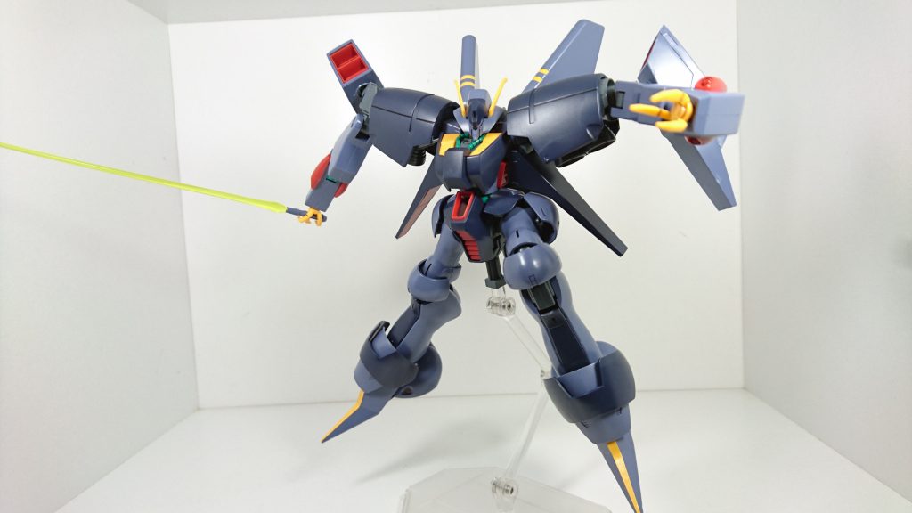 腕のサーベルを抜刀！掌自体も射撃武装なので必要な武装は揃ってる感じですね(シールドがなかった(>_<))