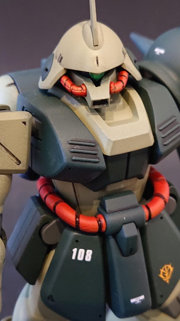 モノアイはグリーンのHアイズに変更