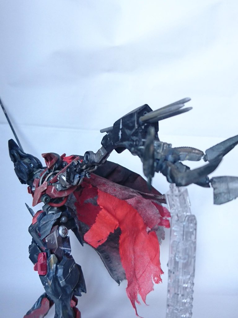 追加武装の三連パイルバンカー
敵を鷲掴みにして串刺し!しかも三回も!!!