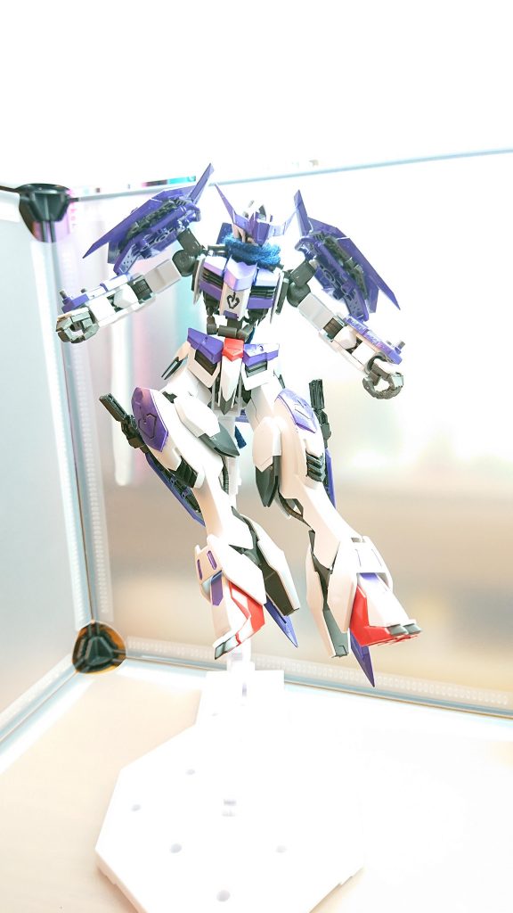 足の踵にはダガーが搭載されており奇襲攻撃に使用刃にはウイルスが仕込まれており、敵をシステムダウンさせることができる
ライダーキック?