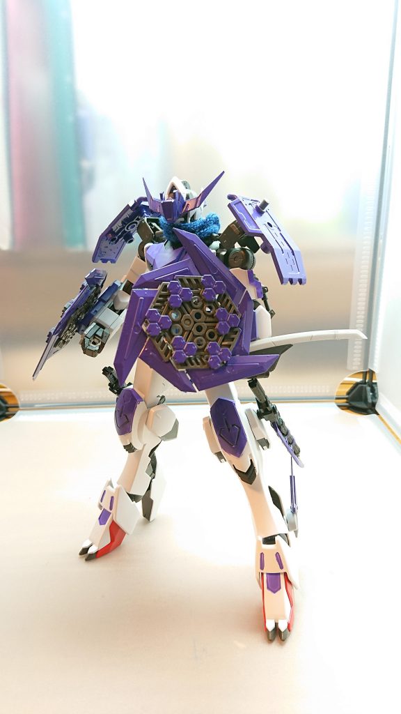 紫電手裏剣 甲
肩に装備されている巨大手裏剣
防御力も高くステルス機能を搭載されており投げつけて攻撃できる
さらに遠隔操作も可能