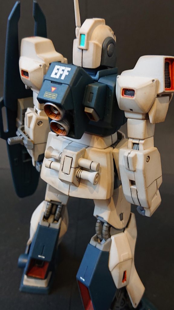 ウェザリングではみ出した所を誤魔化してます。