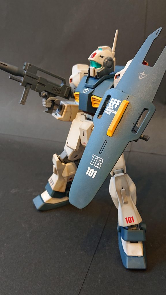 シールドはデカール多めにしました。