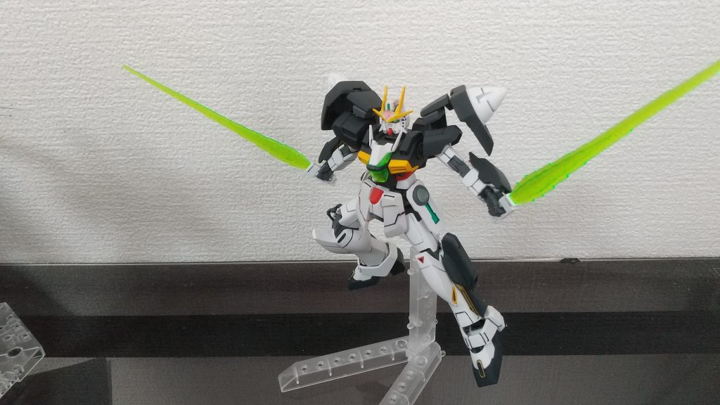 本体です
ガンダムDXからの変更点は頭部アンテナと肩部と胸部と背部とサイドスカートです