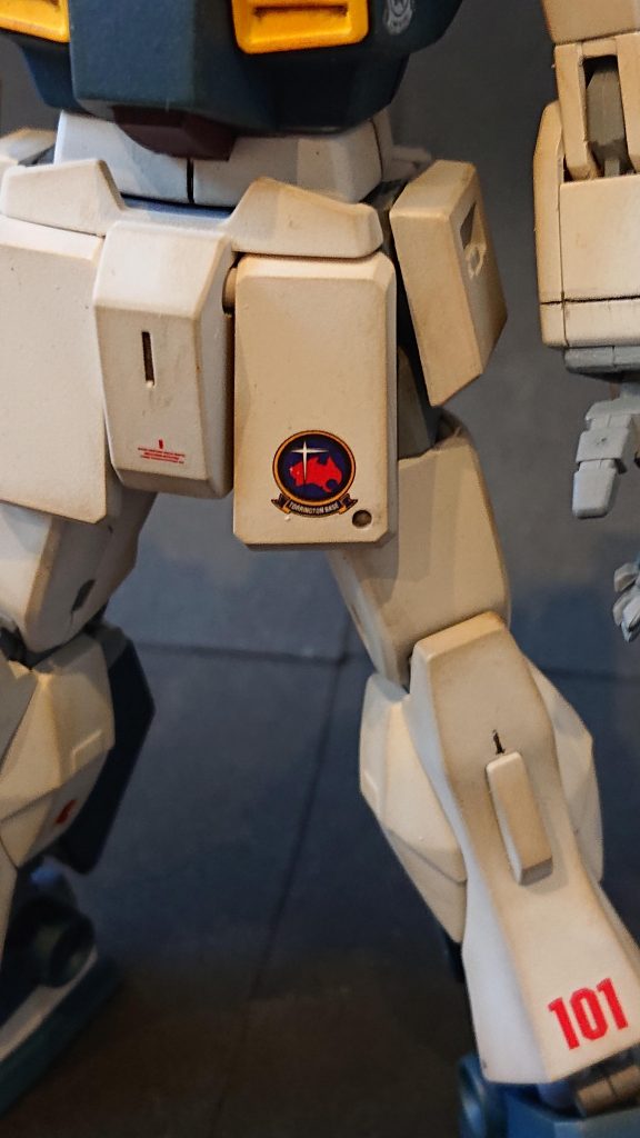 トリントン基地のマークを張りました。