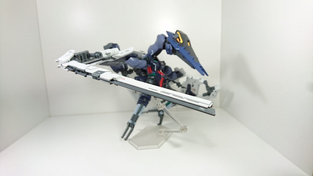 翼部ロング・ブレードライフルを向きを変えて展開(左右に一丁ずつ)
近接、中距離で攻撃可能な万能武器です(ヘイズルのライフル好き)