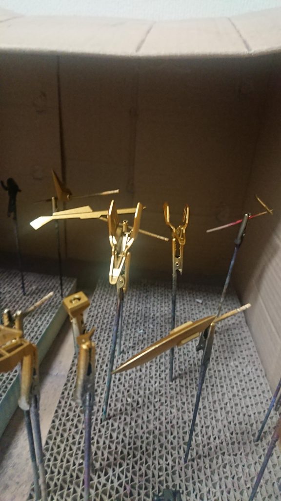 ゴールド部分は、塗料が足りるか不安だったので、スターブライトゴールドにパールゴールドを継ぎ足して塗装しました。ゴールドは塗装が少し大変ですが綺麗に発色してよかったです。
スターブライトゴールド再販まだかなぁ、、、、