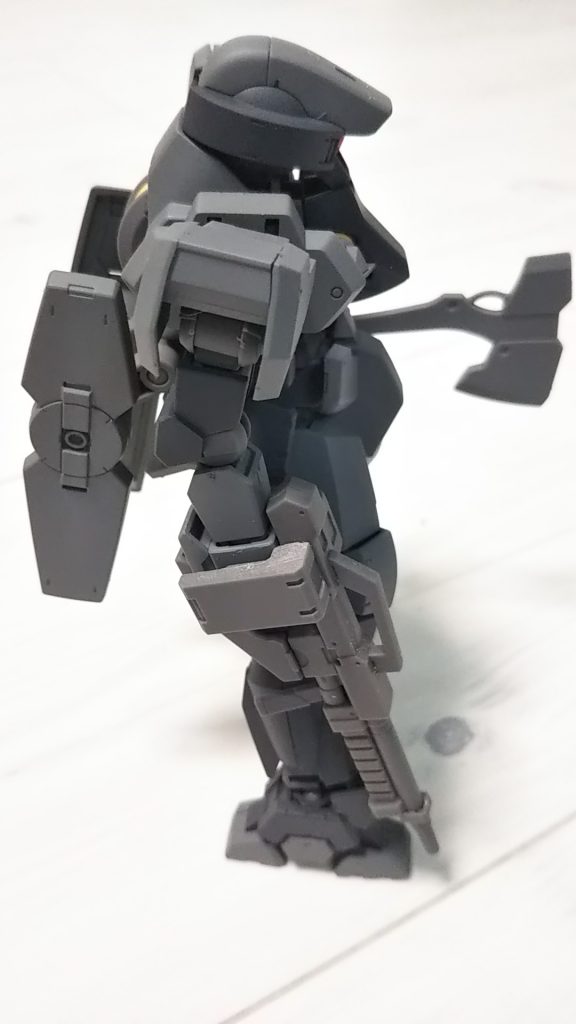 実はここだけの話、鉄血コンの為に作ってるフレックグレイズのスクラッチの合間に作ってた機体だったので、進捗を撮り忘れてしまいました。ぴえん。(1日で仕上げた)