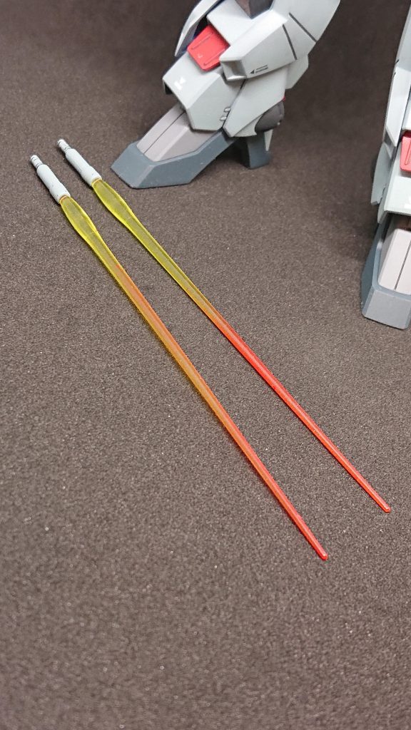 ビームサーベルは赤くグラデーション