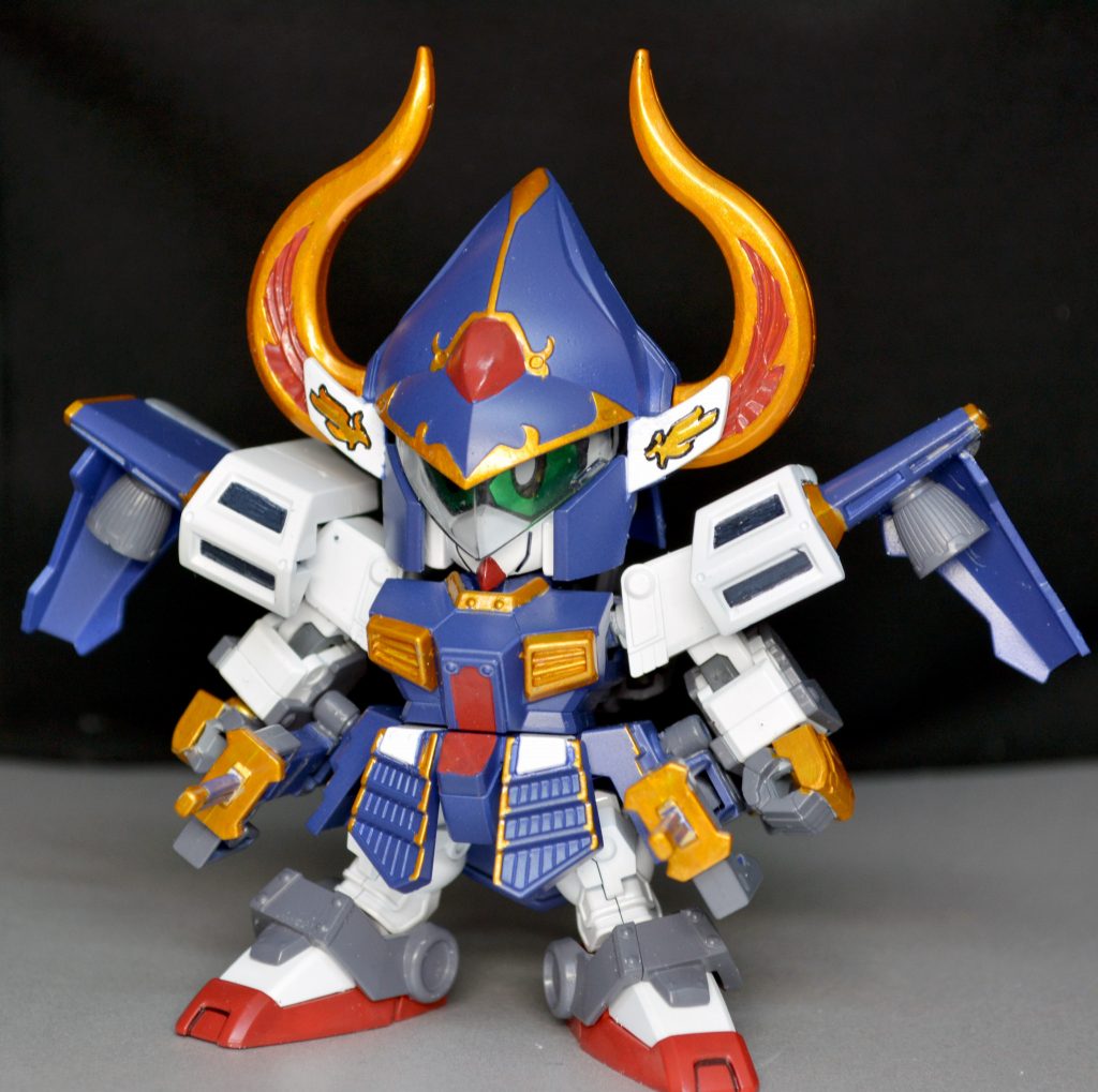 武者摩亜屈　正面肩鎧が張り出てしまったので飛行ユニットの趣きでバーニアを追加しました。