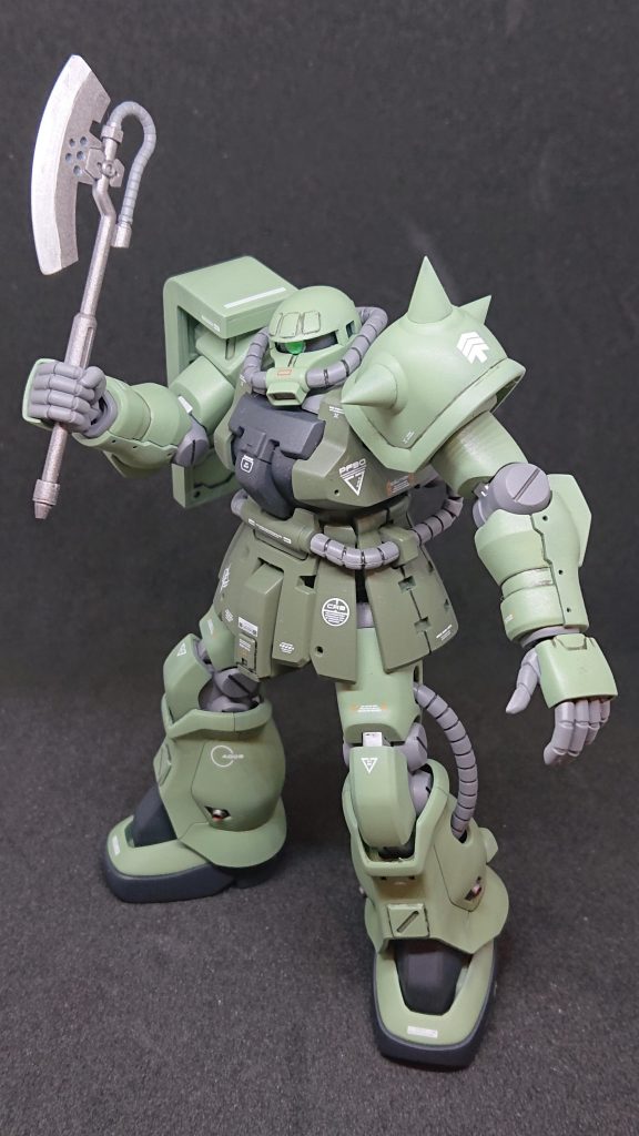 スパイクは市販パーツに変えて尖らせました。