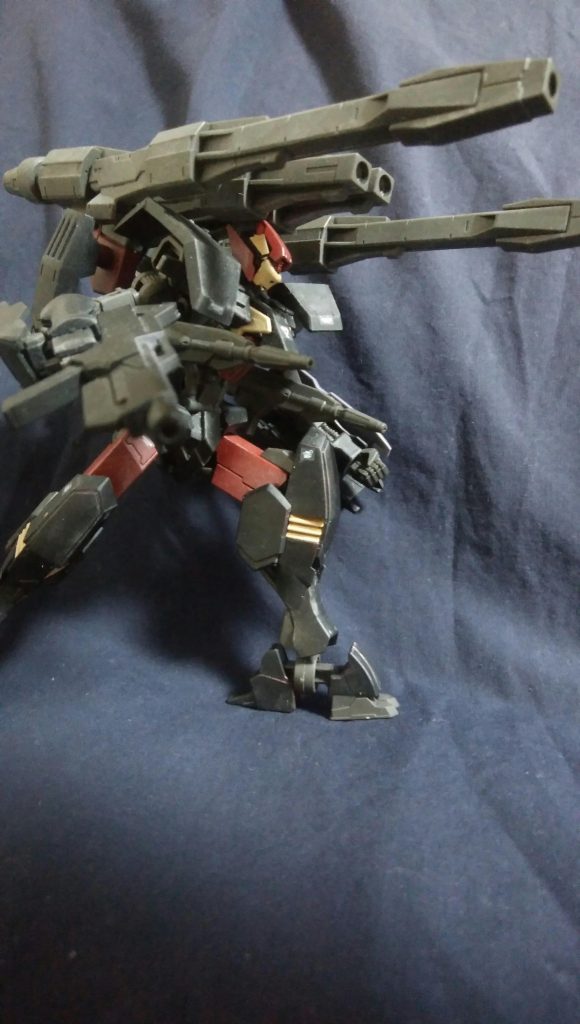 下手な鉄砲も数撃ちゃあたる!
砲撃開始!!
レールガン1門につき3発、計12発のダインスレイヴが輸送船と傭兵を襲う!!