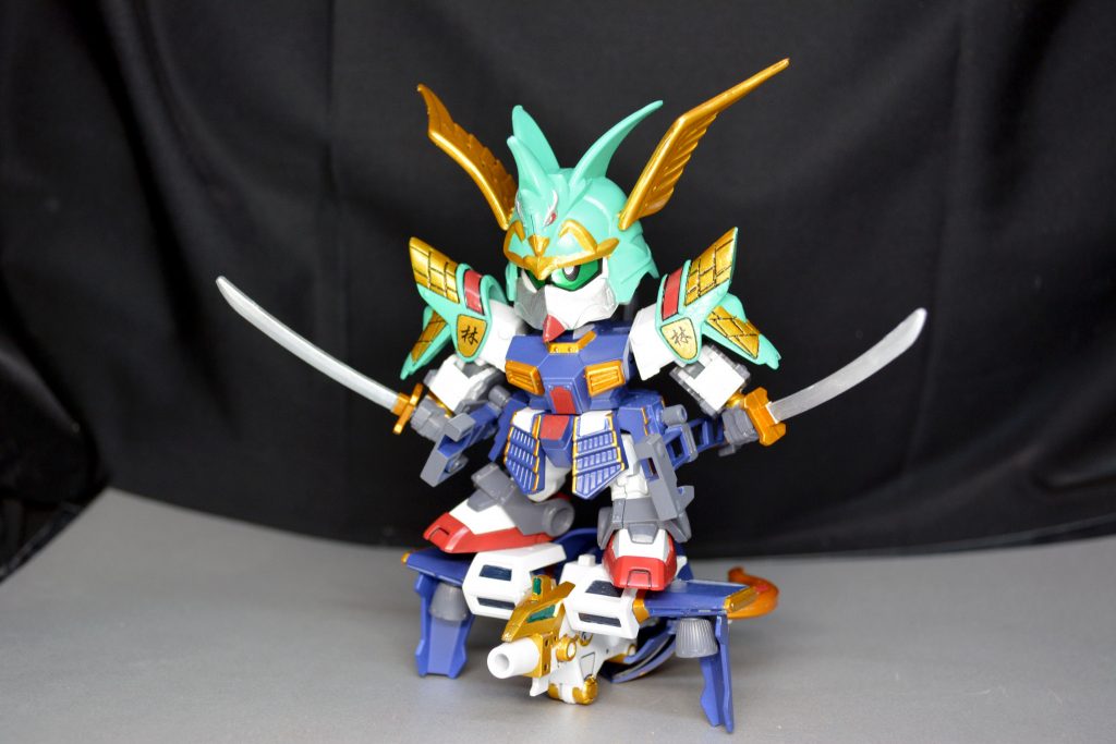 ポーズ3駄舞留精太が作った武者イーグル(鎧+銃)で空から戦うイメージ