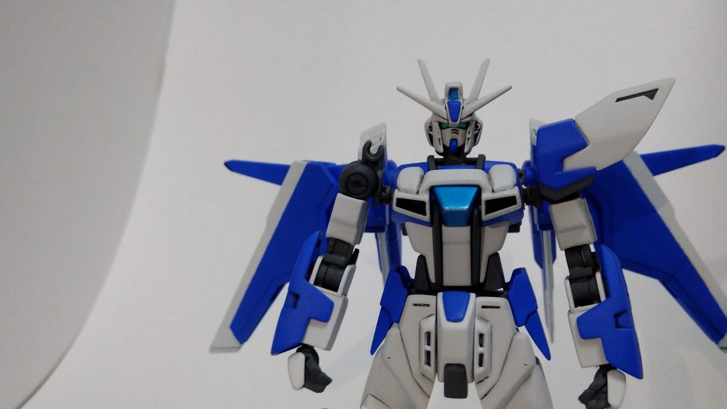 また、肩フレームはガンダムフレームのものを用いているため、鉄血系のキットと互換性があります。