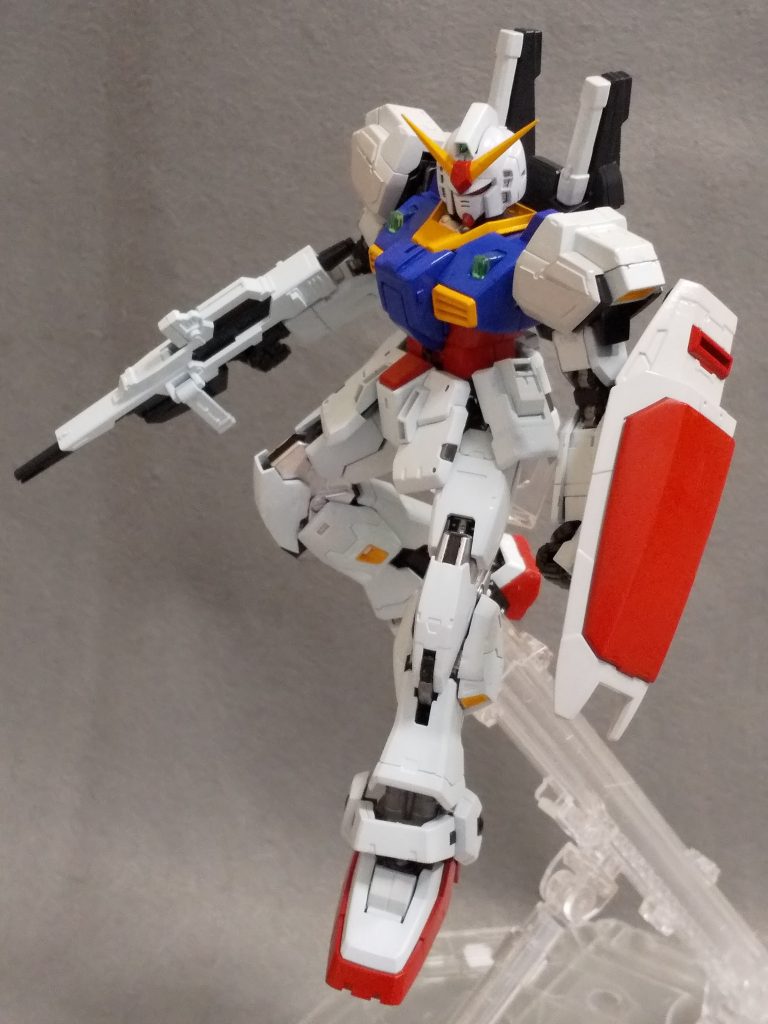 当初アニメ風にデカール無しでした眺めているとイジリたい虫がウズウズ。
結局はデカール貼っちゃった。
シールドのAマークは塗装です。
最後までご覧頂きありがとうございました。