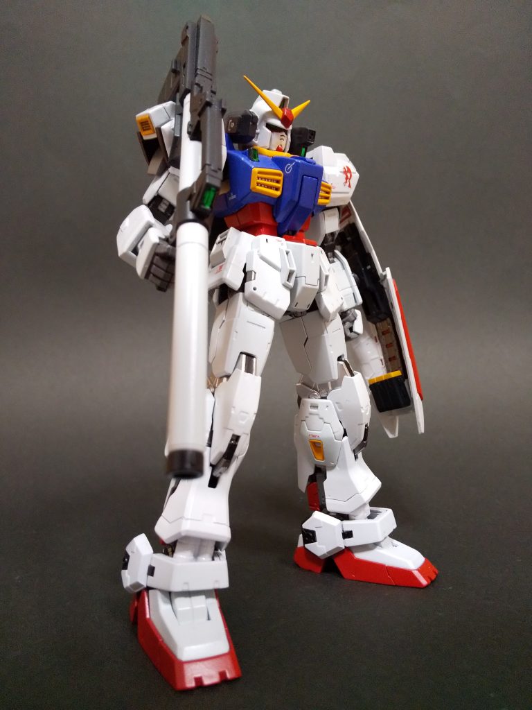 妄想設定
機体名 RX178−type Alpha(アルファ)
アムロ専用にリミッターが解除されたMK2、最高出力に耐えうるよう各パーツがカスタマイズされている。試作用のバイオセンサーも組み込まれている。
アウドムラ艦長 ハヤトの計らいによりRX78カラーに変更、シールドには後のシリーズにおいてシンボルマークとなるAマークが飾られている。
被弾によるダメージ軽減より運動性に特化された機体をベースにしており、さらにニュータイプ用に強化されたガンダムは、アムロ専用ワンオフ機として相応しい仕上がりとなっている。