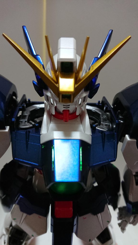 じつはフェイス踏んづけて割ってしまってます。なんとか補修できました