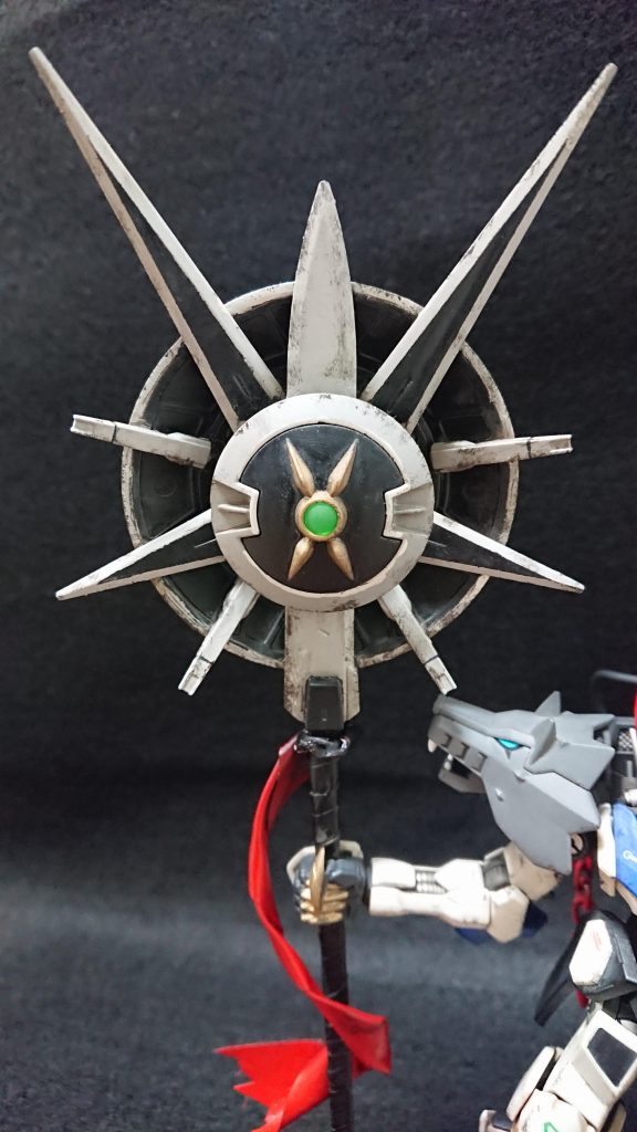 シールドアックスはパラスアテネのシールドを土台にGNソードを装飾、中心にジーエンアルトロンの盾を配置しました。