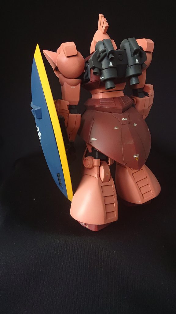 バックパックはギャンのパーツを元に強化されたイメージで仕上げてみました。