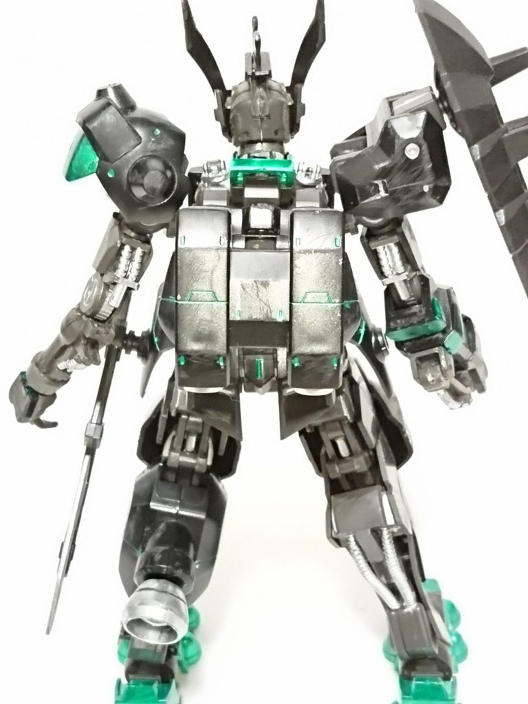 後ろから！
黒×緑ってとても相性いいのは何故なのでしょうね？